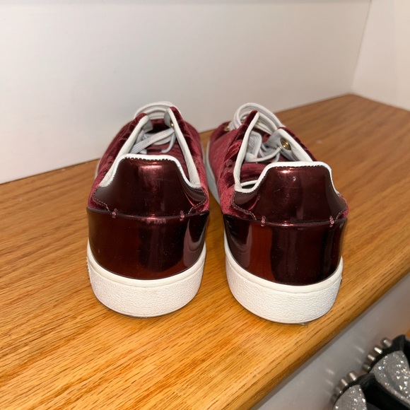 LOUIS VUITTON WOMEN SNEAKERS - Picture 3 of 3